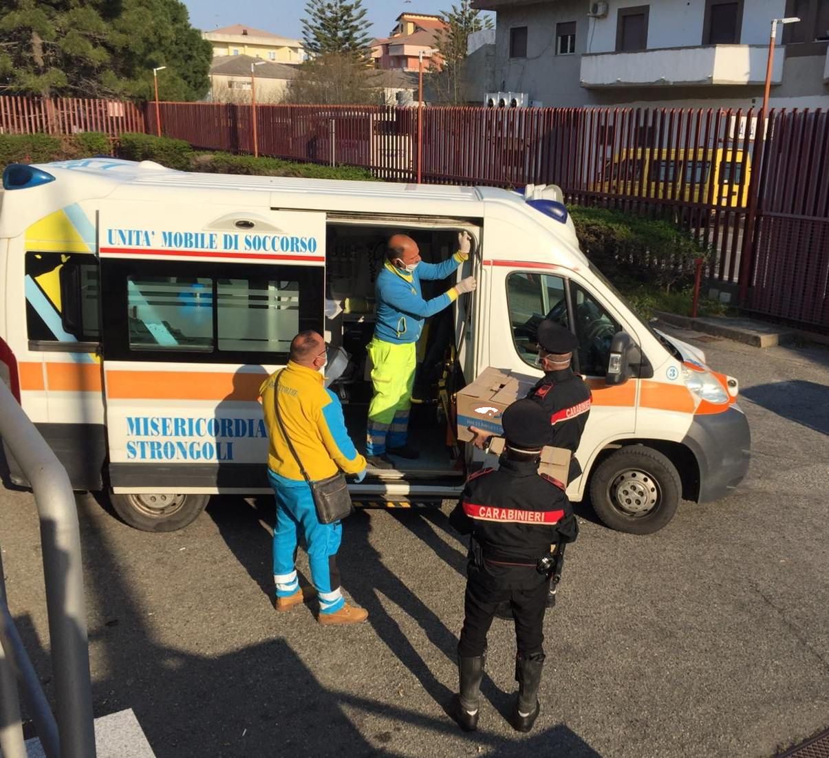 Cirò Marina, i carabinieri donano generi alimentari alla Misericordia