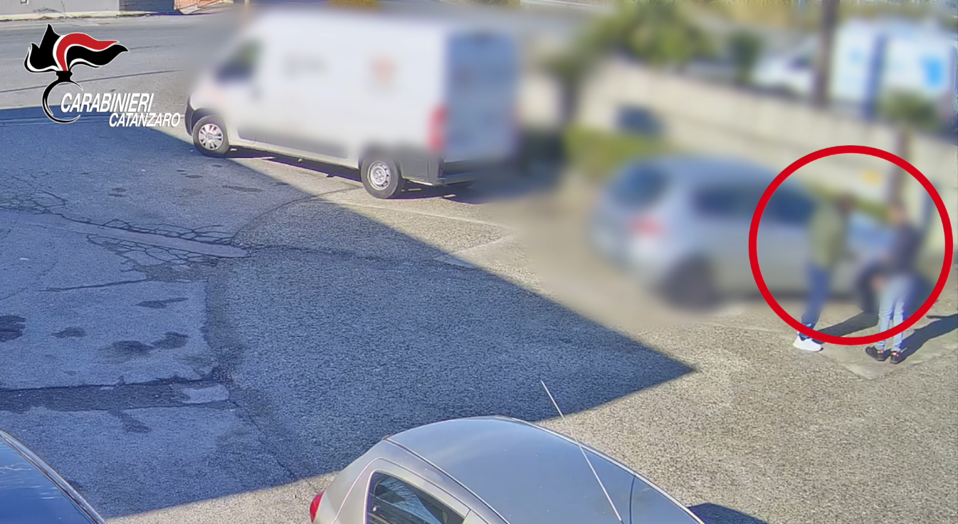Chiesti 200 euro per riavere l’auto rubata, quattro arresti nel Catanzarese – VIDEO