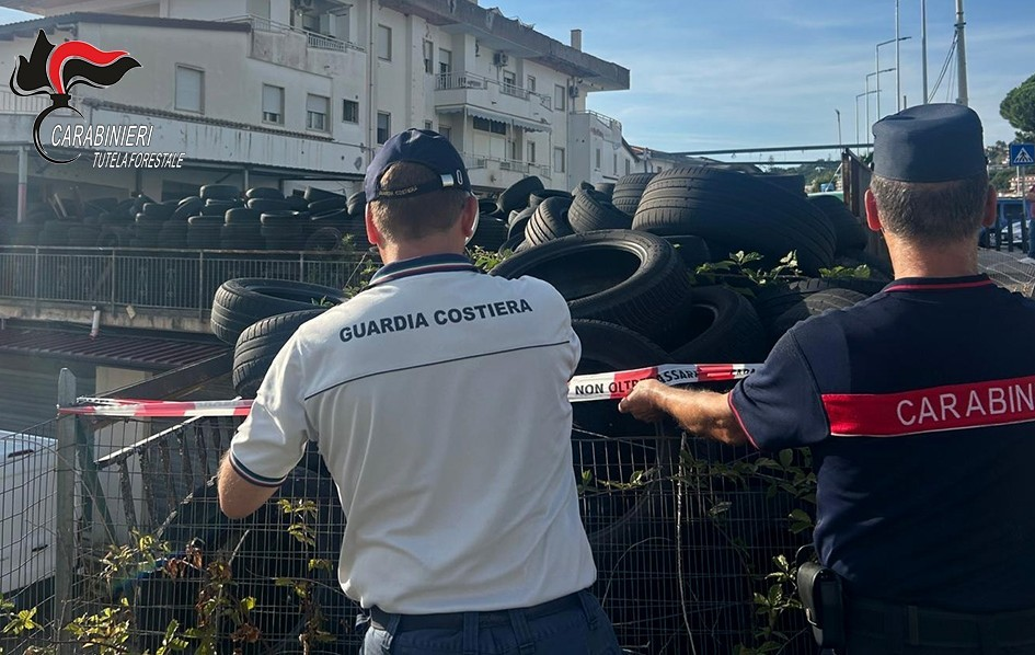 Scalea, 80 metri cubi di pneumatici fuori uso sequestrati in un’officina