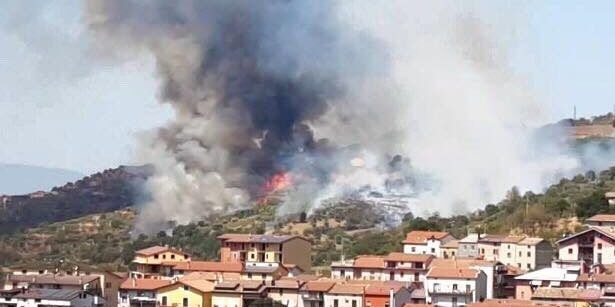 Acri in fiamme, 50 famiglie evacuate