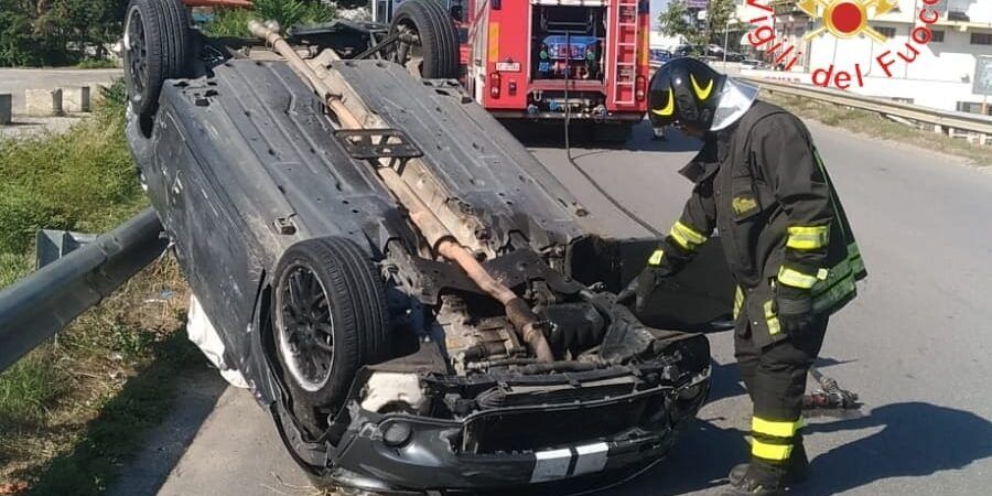 Carambola tra due auto nel Cosentino: quattro feriti