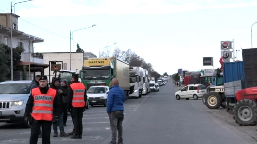 Agricoltori in protesta, automobilista muore in fila nel Catanzarese