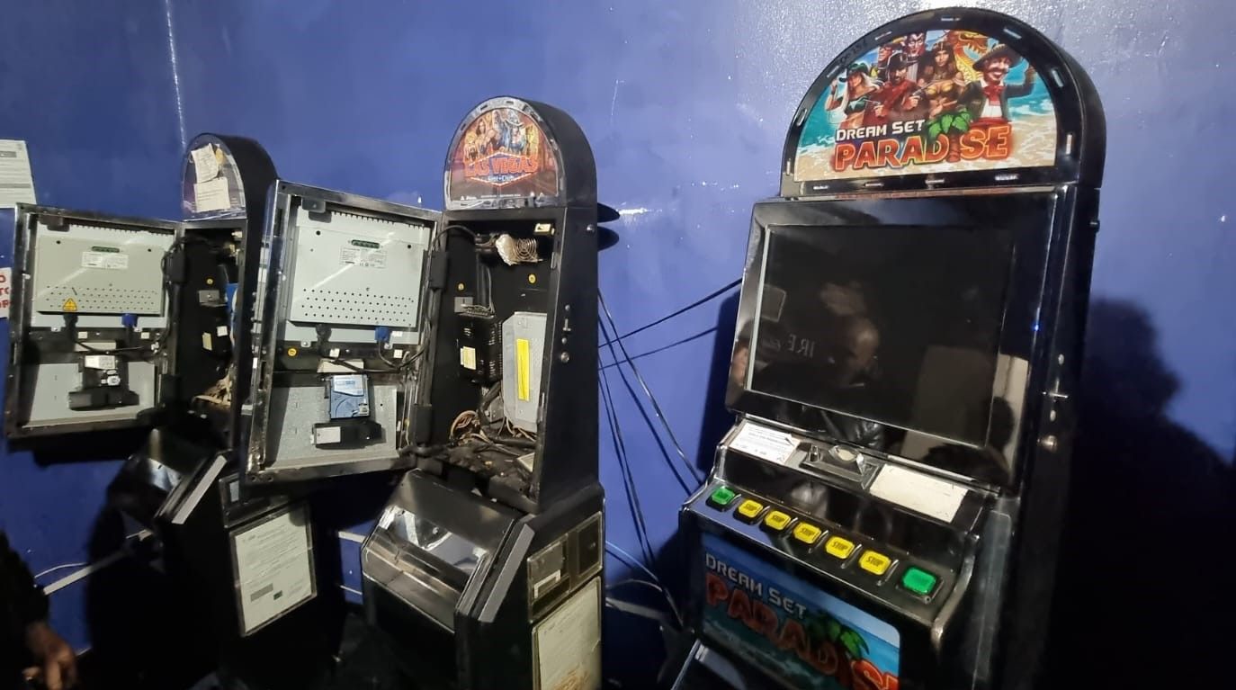 Frode informatica nel Cosentino, sigilli a 20 slot machine