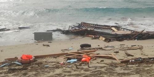 «Rinchiusi nel Cara senza letti né riscaldamento. Ai sopravvissuti è negata la dignità delle vittime»