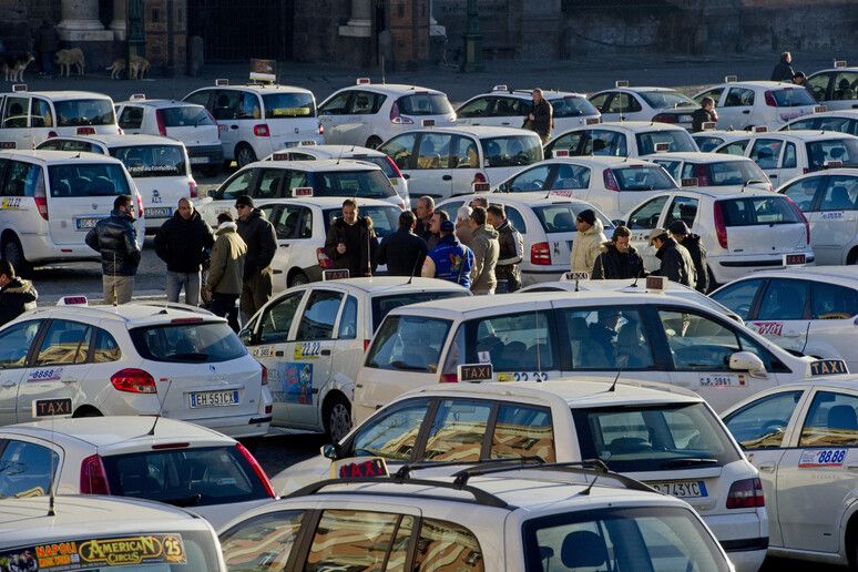 Aumentano le licenze dei taxi ma non saranno cumulabili