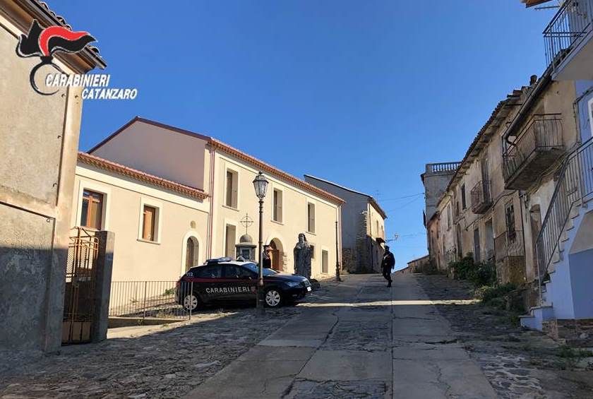 Piazze di spaccio a Girifalco, sono 16 gli indagati