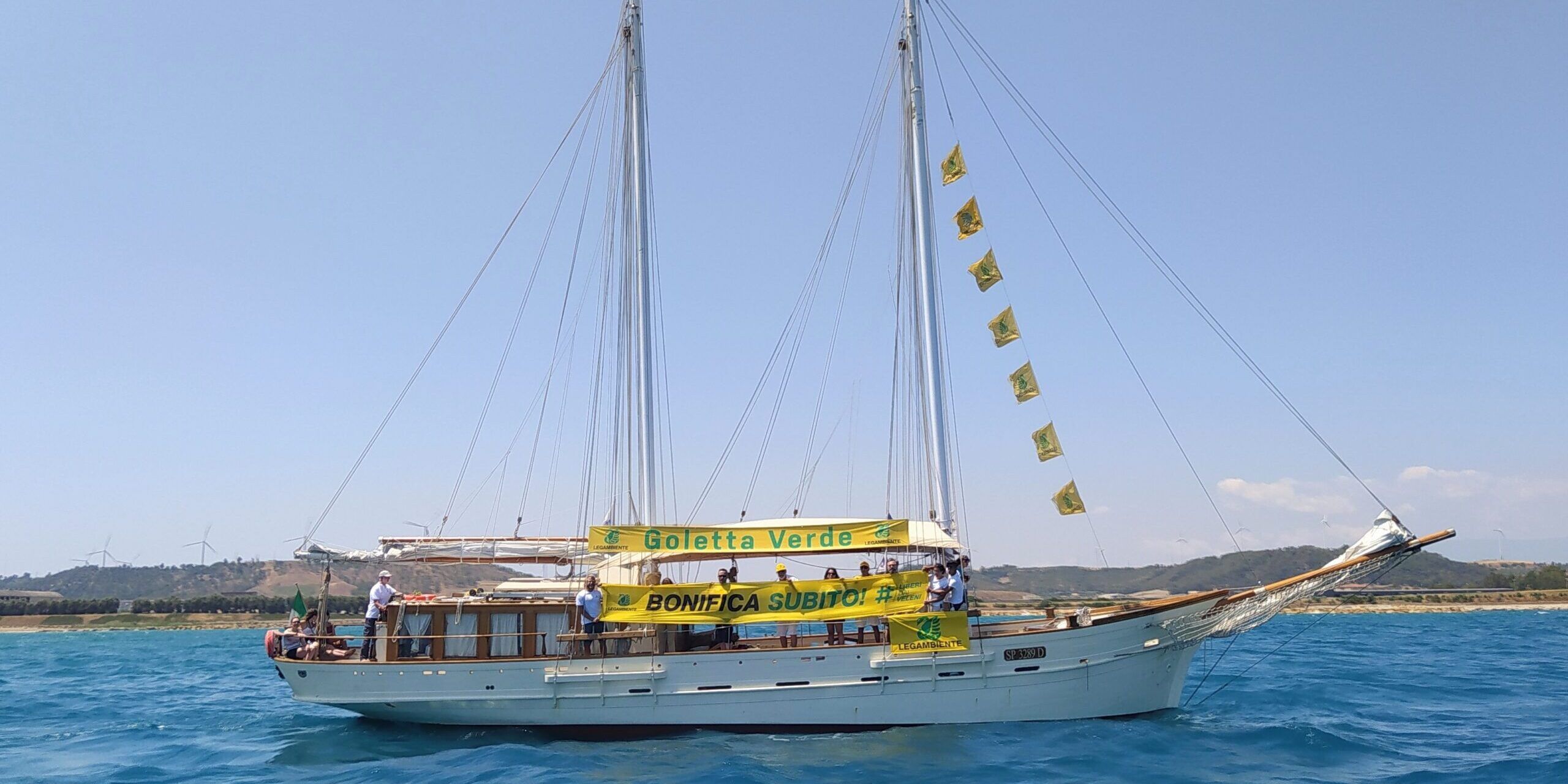 Goletta Verde a Crotone, focus sui gravi ritardi nella bonifica del Sin