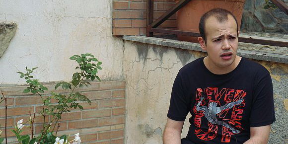 Coltivava cannabis a scopo terapeutico, rischia sei anni di carcere: la storia di Cristian