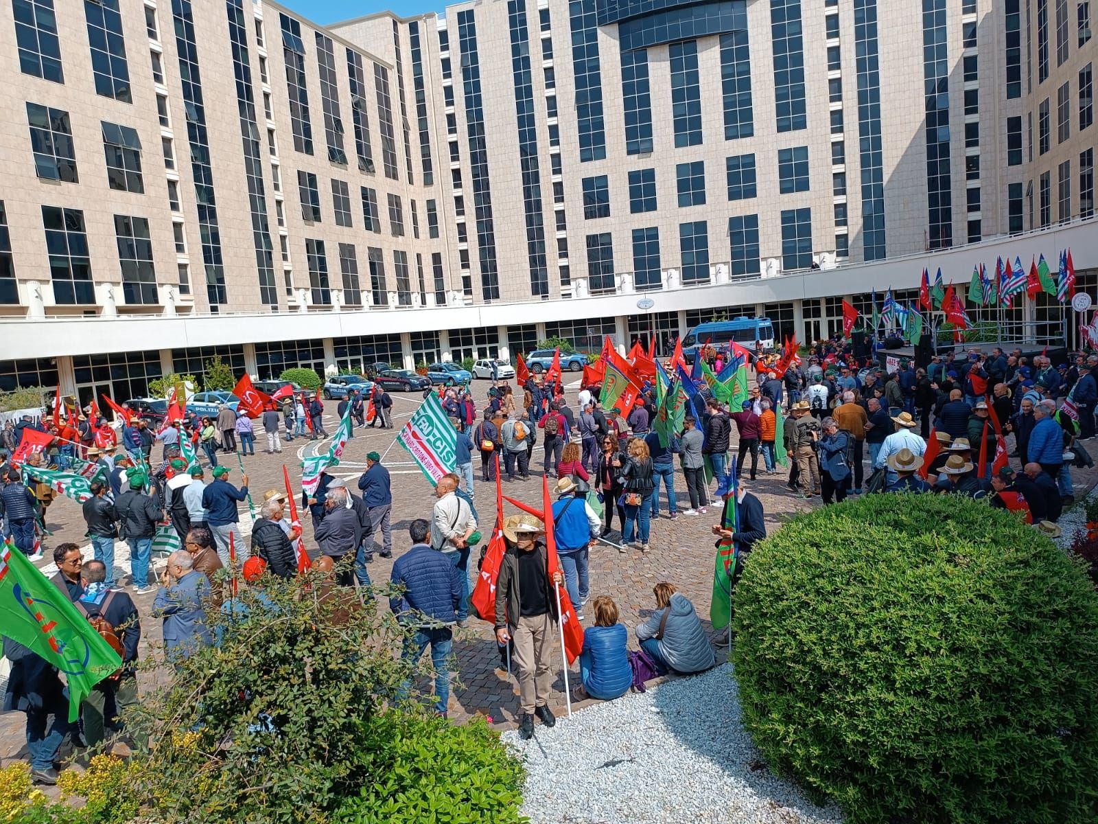 «Inopportuna quella conferenza stampa». «Vi rispetto ma io faccio il mio lavoro». Botta e risposta tra Sposato e Occhiuto