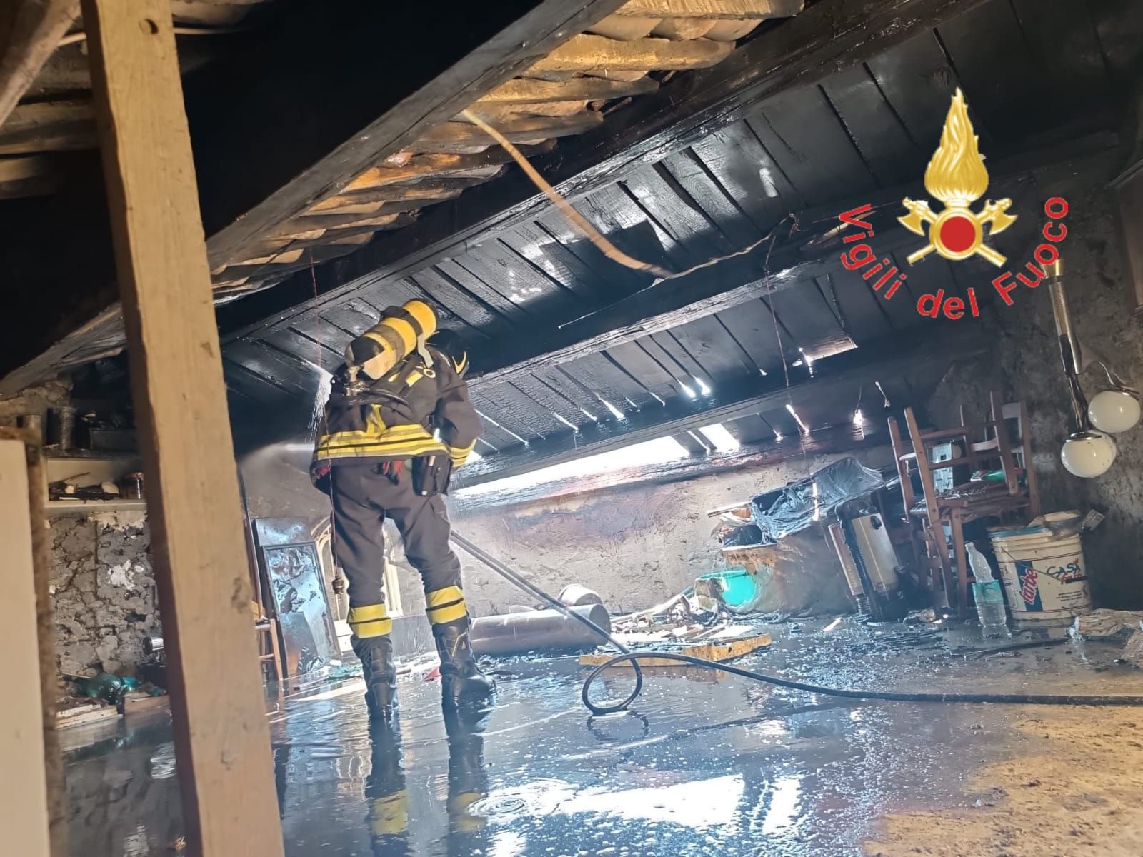 Appartamento in fiamme nel Catanzarese, intervengono i vigili del fuoco