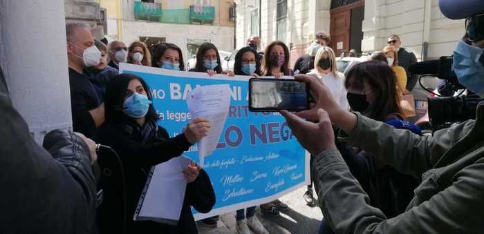 Autismo, Asp non paga le cure: nuova protesta a Reggio Calabria
