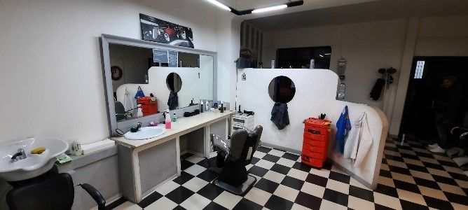 A Isola Capo Rizzuto i carabinieri chiudono due locali abusivi