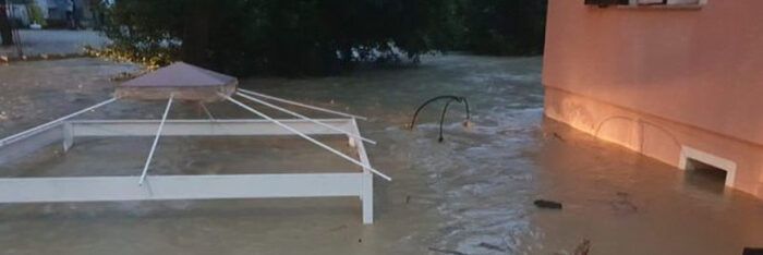 Bomba d’acqua nel Maceratese, “Salire ai piani alti”
