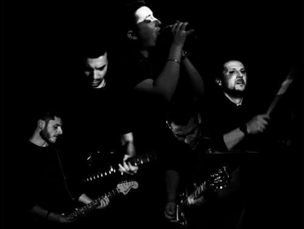 Il rock più crudo? Ha i calzini bianchi