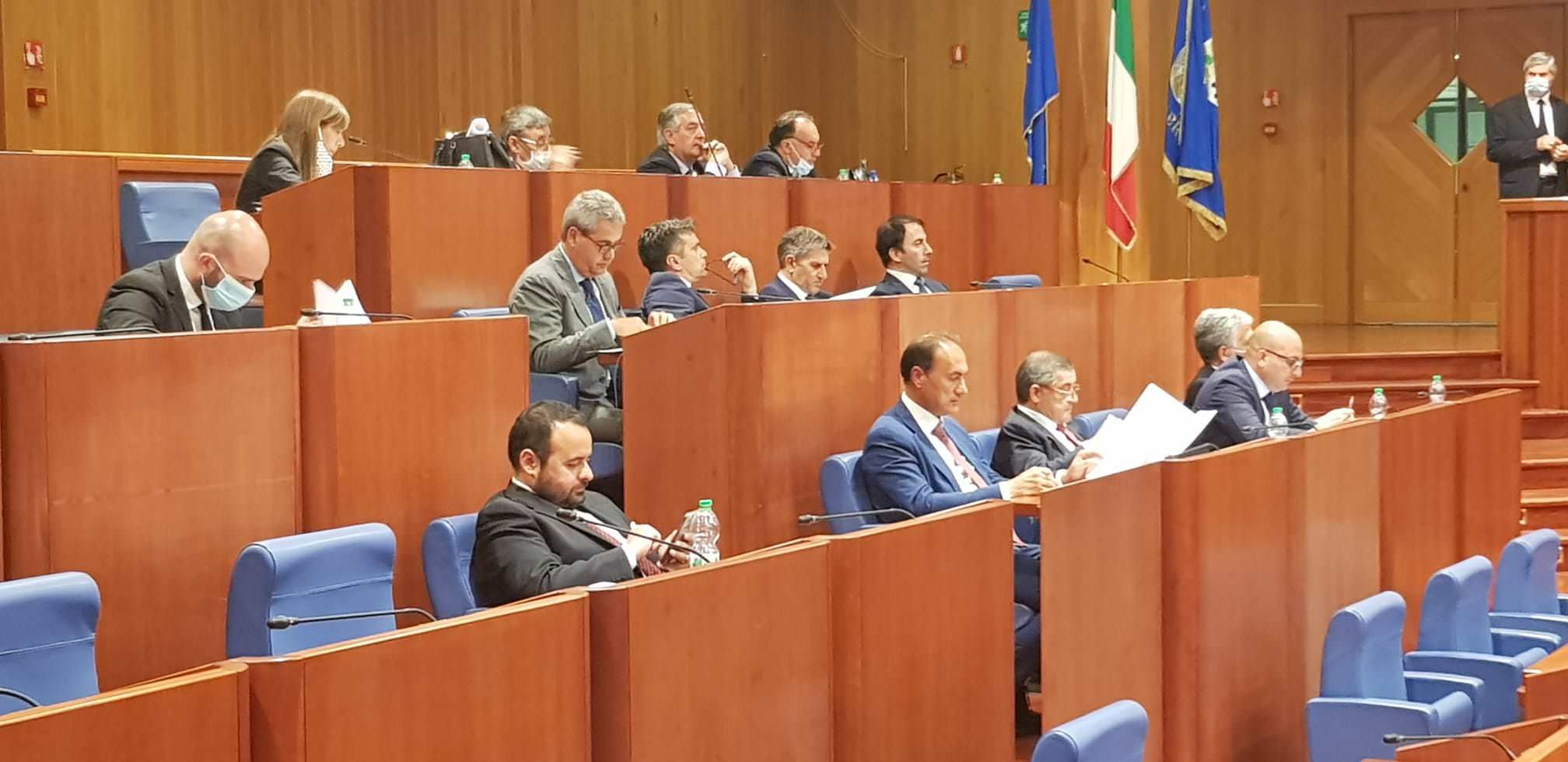 Il centrodestra replica a Bevacqua: «Calabria zona rossa è un provvedimento punitivo»