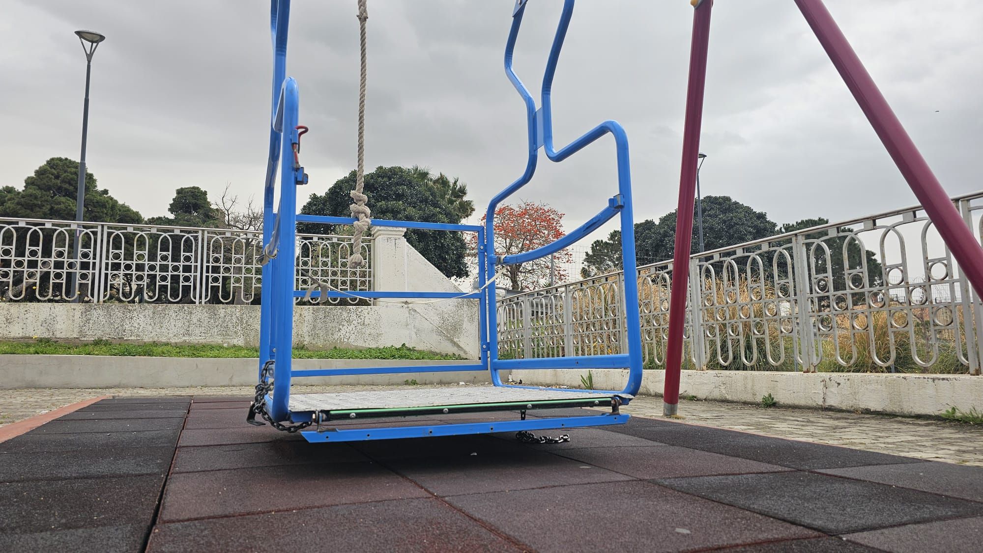 Reggio, vandalizzata la pedana di accesso ad una giostra per bambini con disabilità