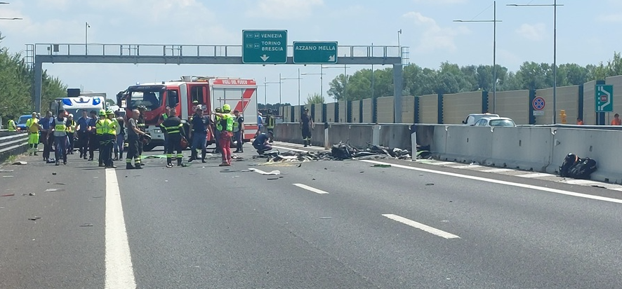 Cade ultraleggero su raccordo A21: due morti