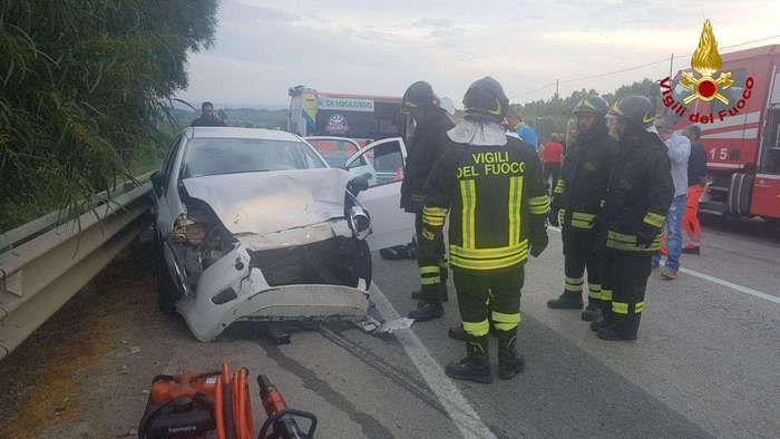 Scontro frontale a Isola, muore un 58enne