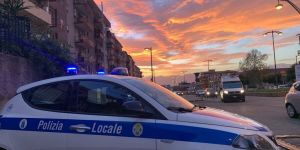 Non si ferma all’alt e tenta la fuga: bloccato con un tasso alcolemico triplo rispetto ai limiti