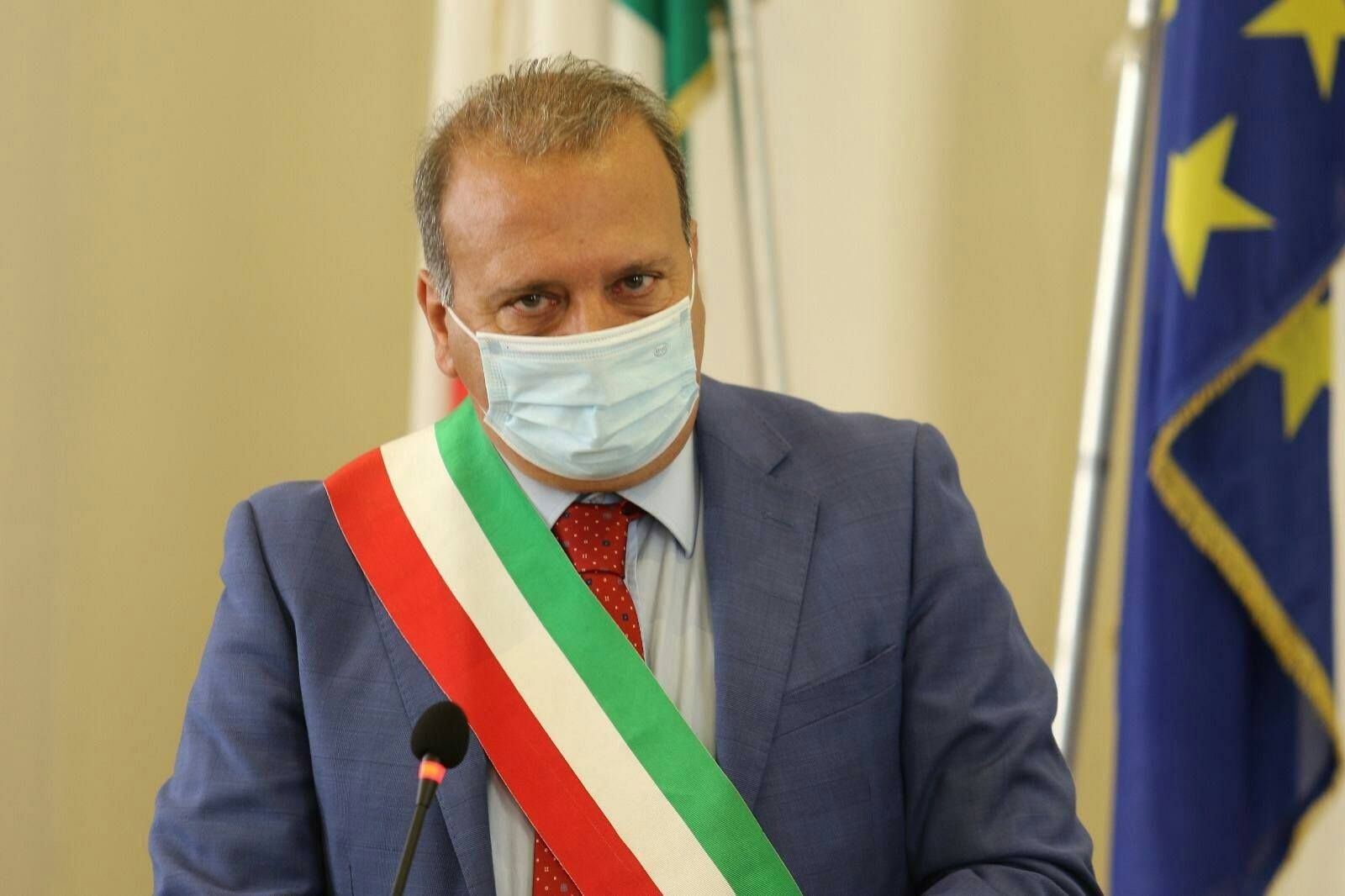 Castrovillari, l’invito del sindaco: «Annullate gli eventi “segreti” altrimenti verremo a farvi visita»