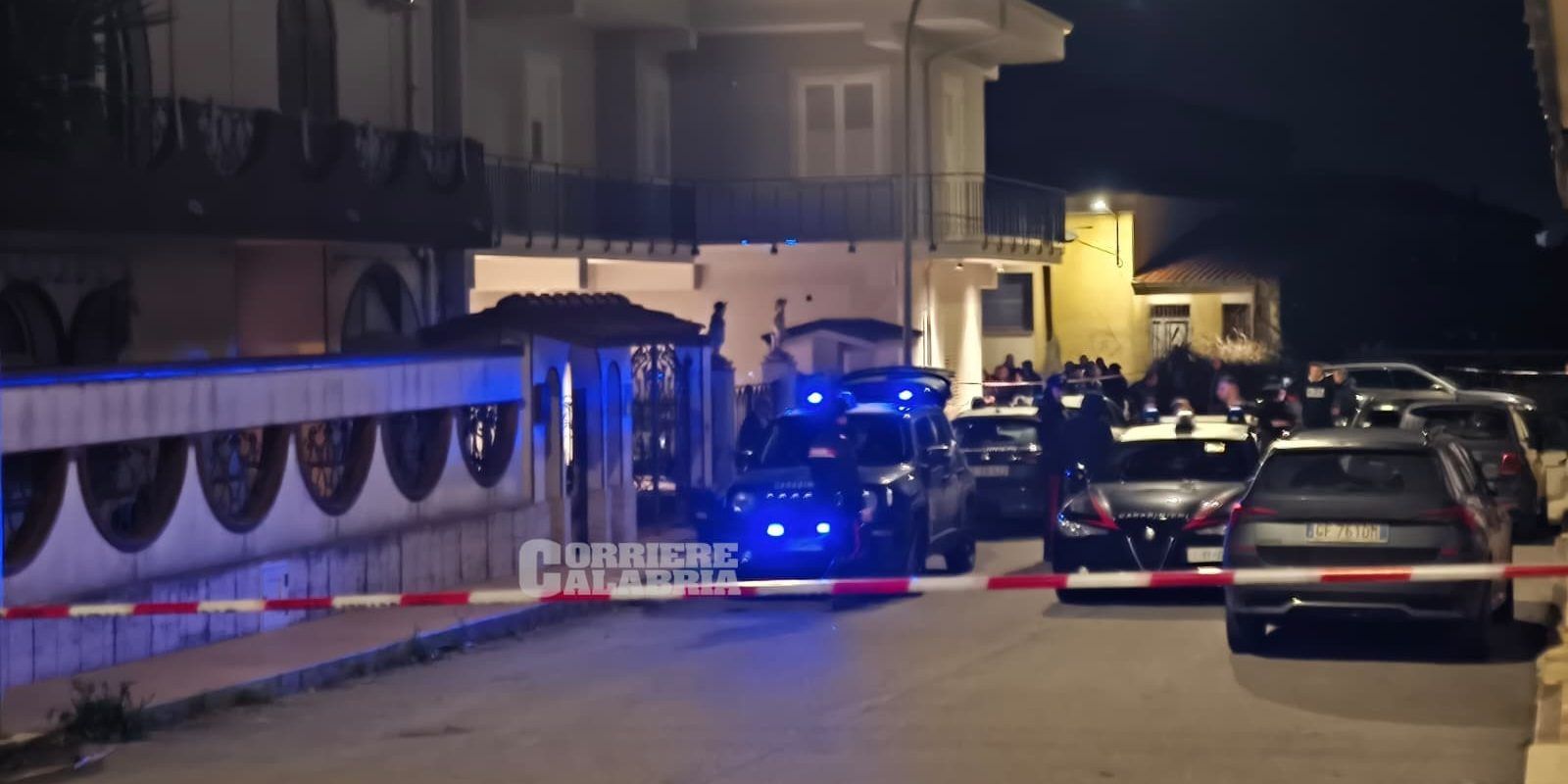 Shock a Mileto. Commercialista uccide la moglie e si suicida – FOTO