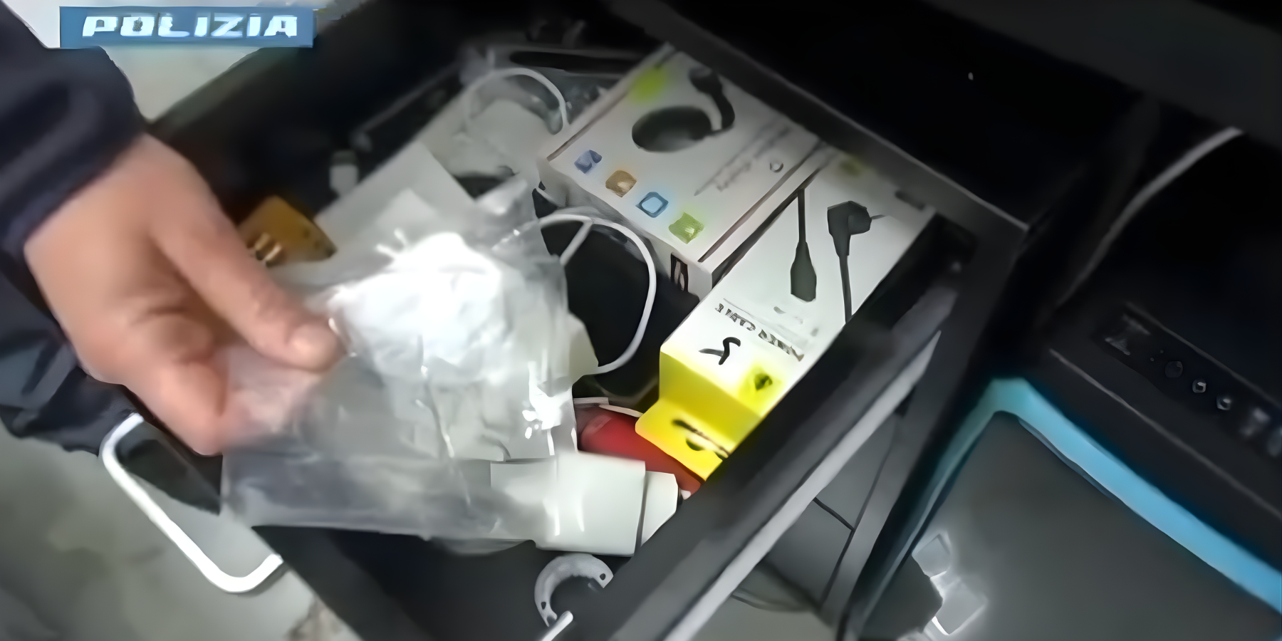 «20 minuti buoni buoni». Il “codice” dello spaccio di droga a Isola Capo Rizzuto decifrato dalla Dda