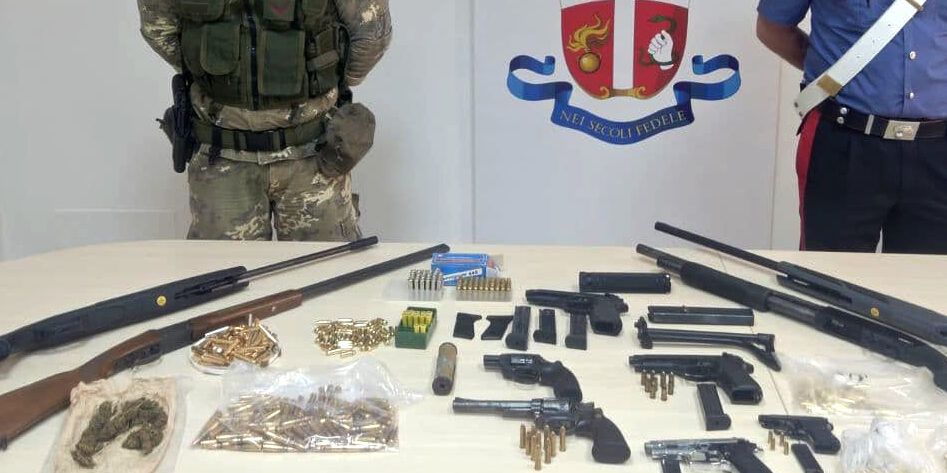 Scoperto un arsenale di armi nella Piana di Gioia, due pregiudicati in manette