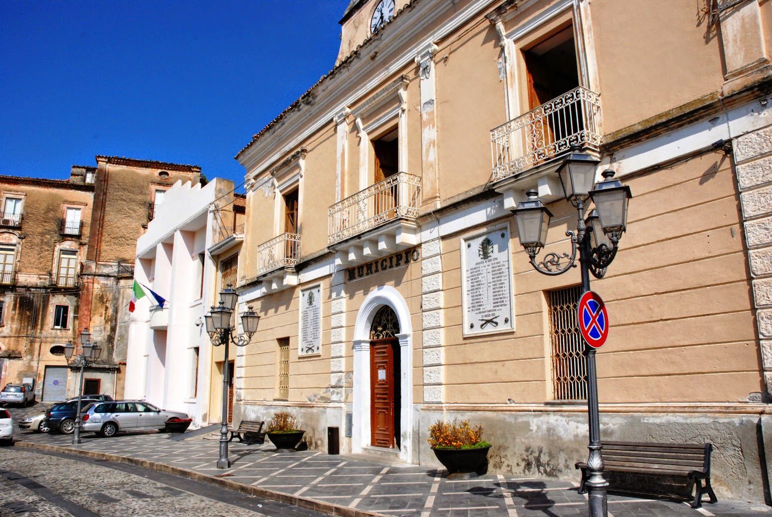 «Il sindaco di Amantea ora deve dimettersi»