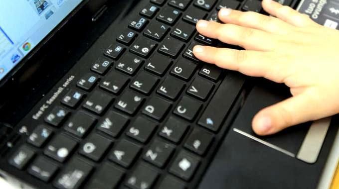 Vende un limone per smartphone, denunciato vibonese