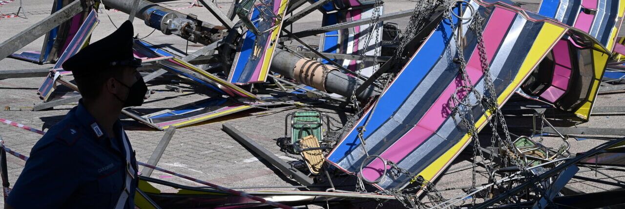 Crolla una giostra nel Napoletano, dieci feriti – VIDEO