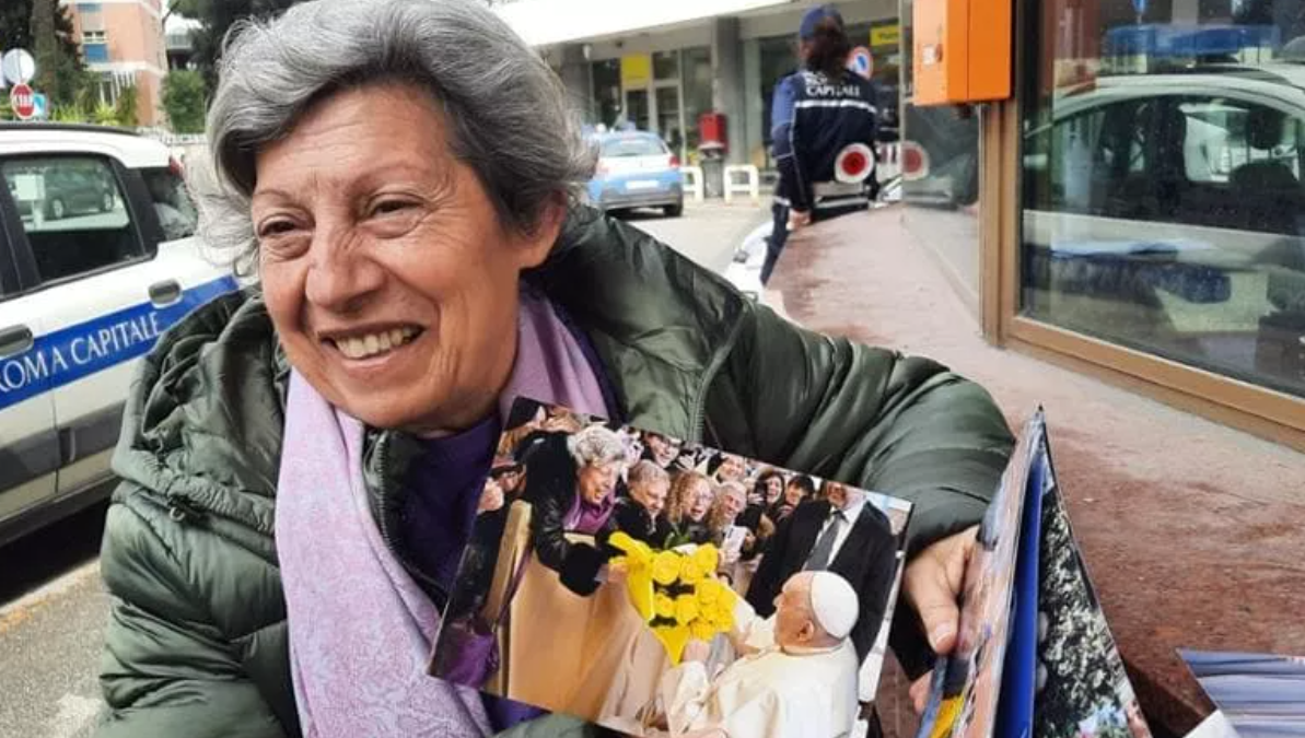 È calabrese la signora salutata dal Papa. «Gli auguro di tornare tra noi»