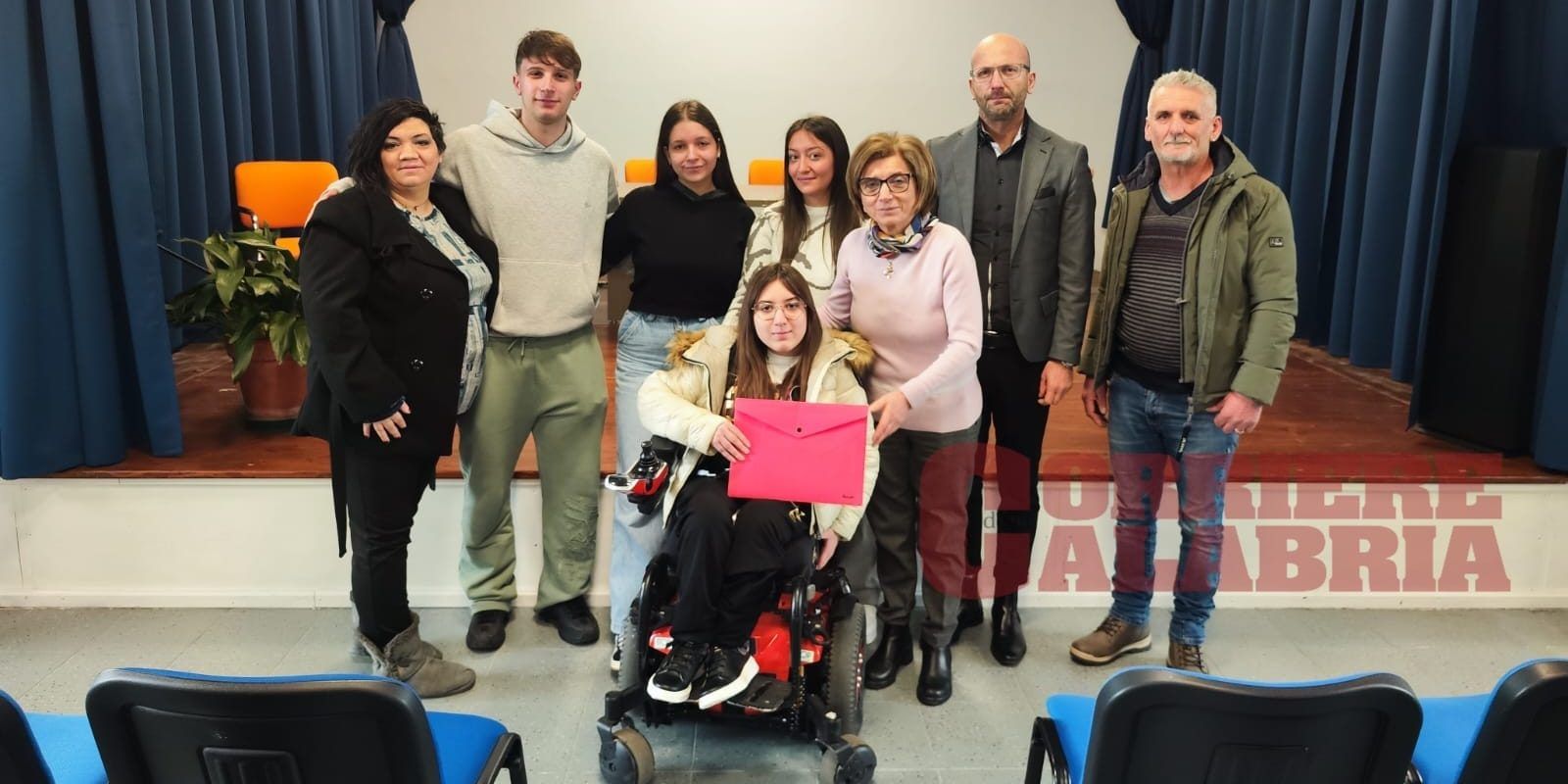 Il cuore dei liceali batte per Noemi e la macchina dei sogni – VIDEO