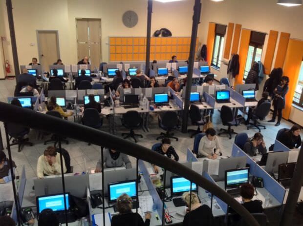 La vita nei call center "armati" di Scottex e Vetril. «È una cosa che fa paura»