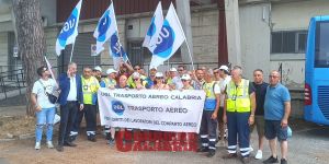 «Totale chiusura dell’azienda». Sit-in di protesta dell’Ugl Trasporto aereo contro Sacal Handling