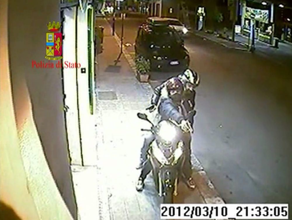 Tentarono di uccidere commercianti, due arresti