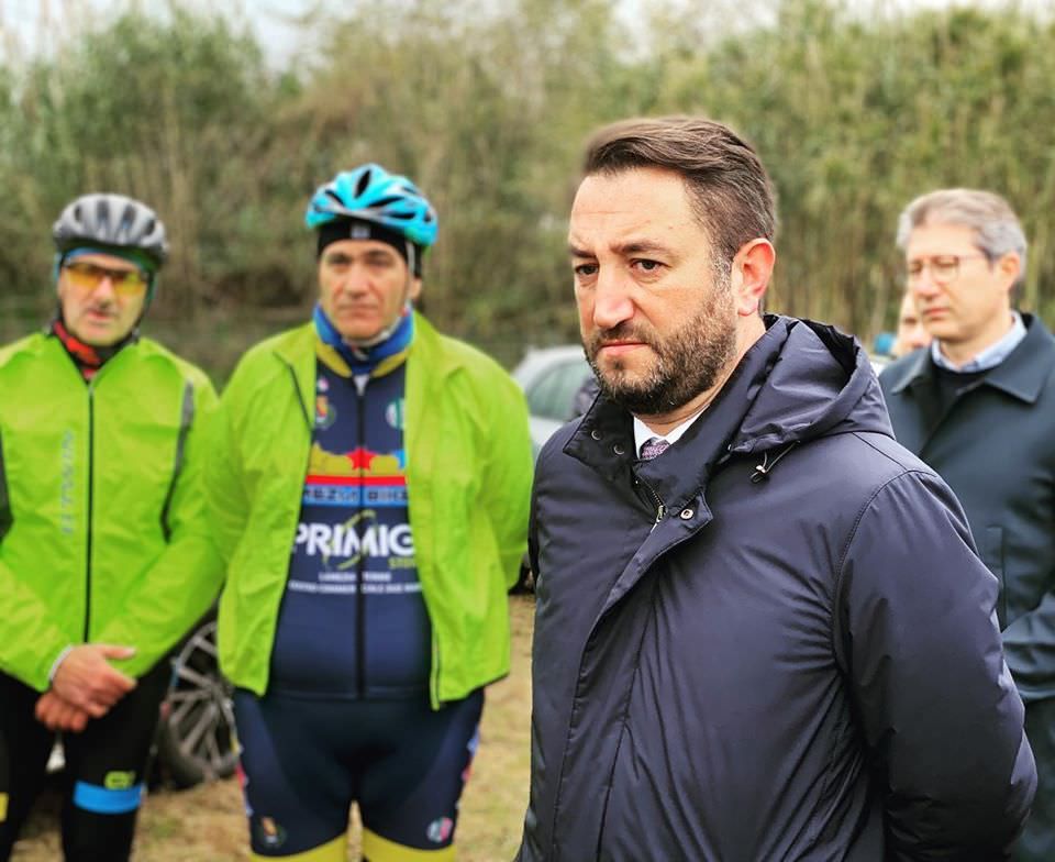 Il viceministro a Lamezia: «Dopo la strage dei ciclisti non è cambiato nulla» – VIDEO
