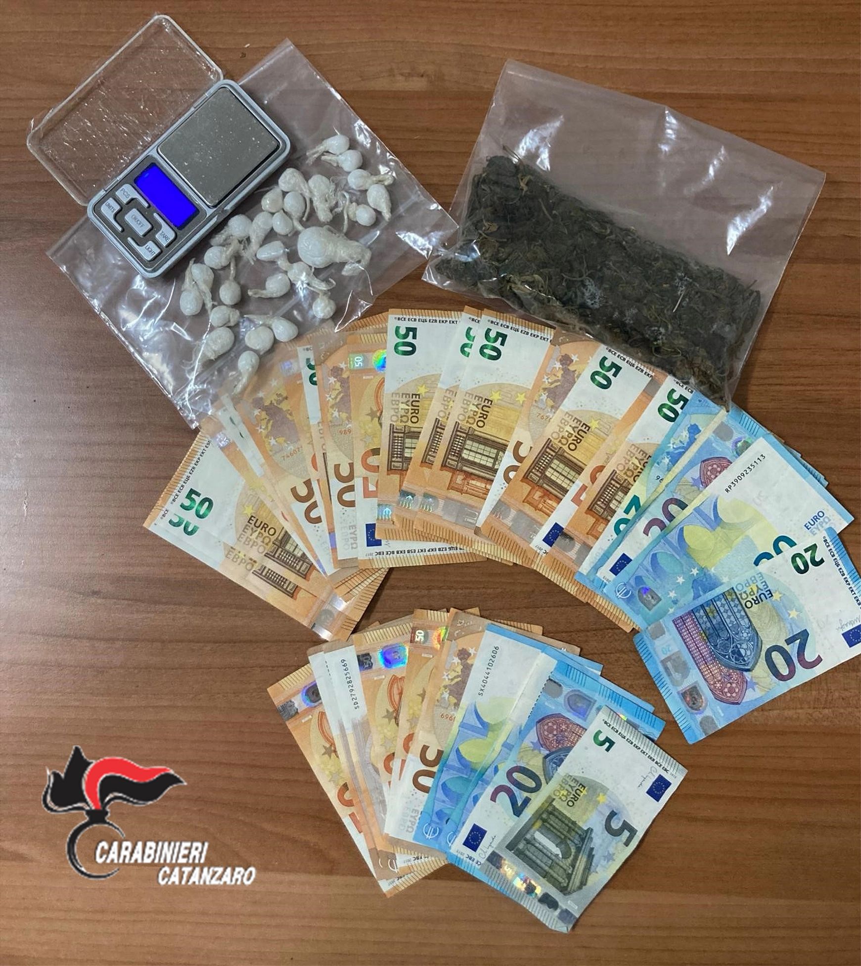 Droga nascosta nell’auto a Lamezia, arrestato un 31enne