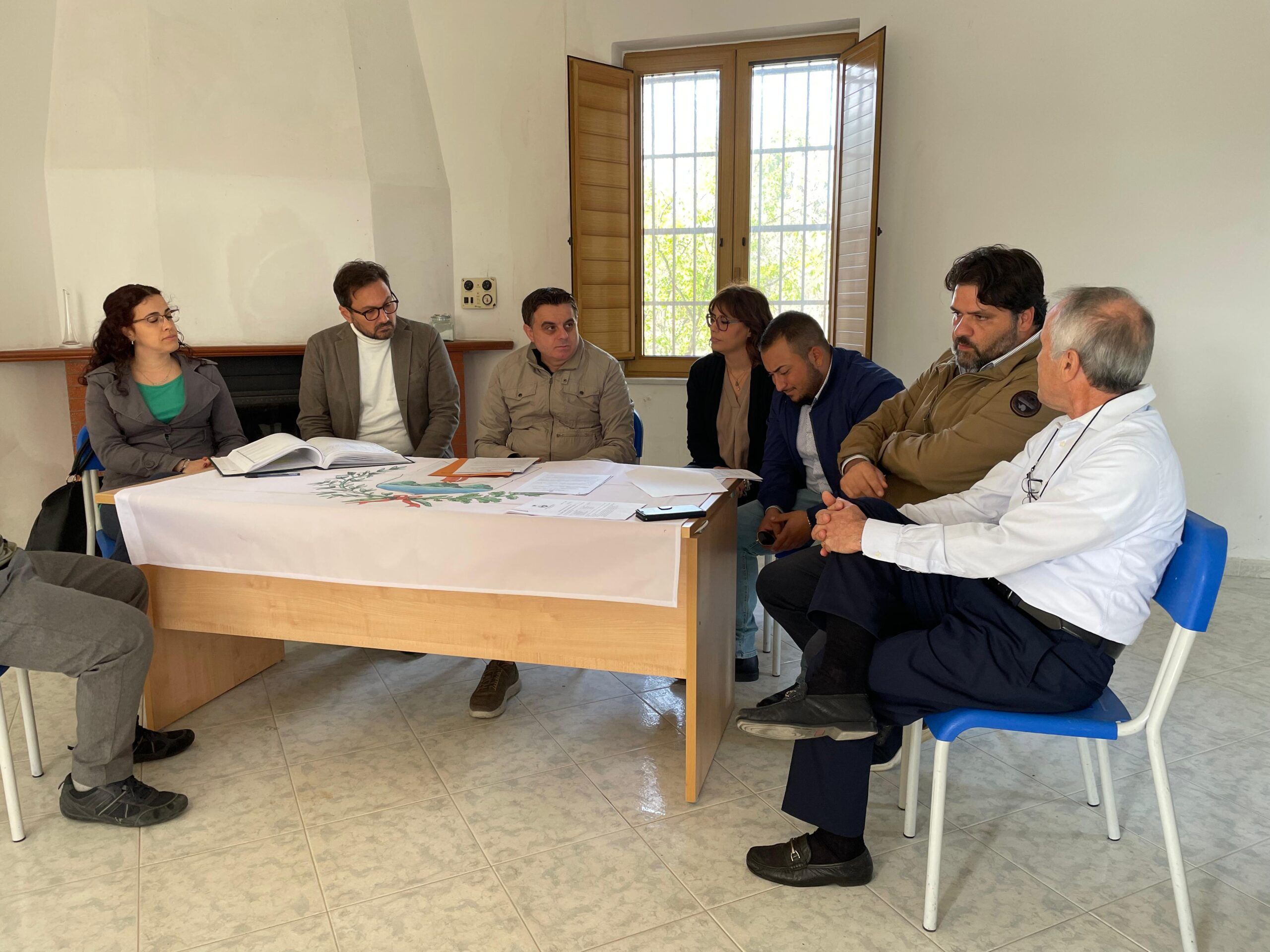 Simeri Crichi, la prima riunione di Giunta convocata in uno stabile confiscato alla ‘ndrangheta