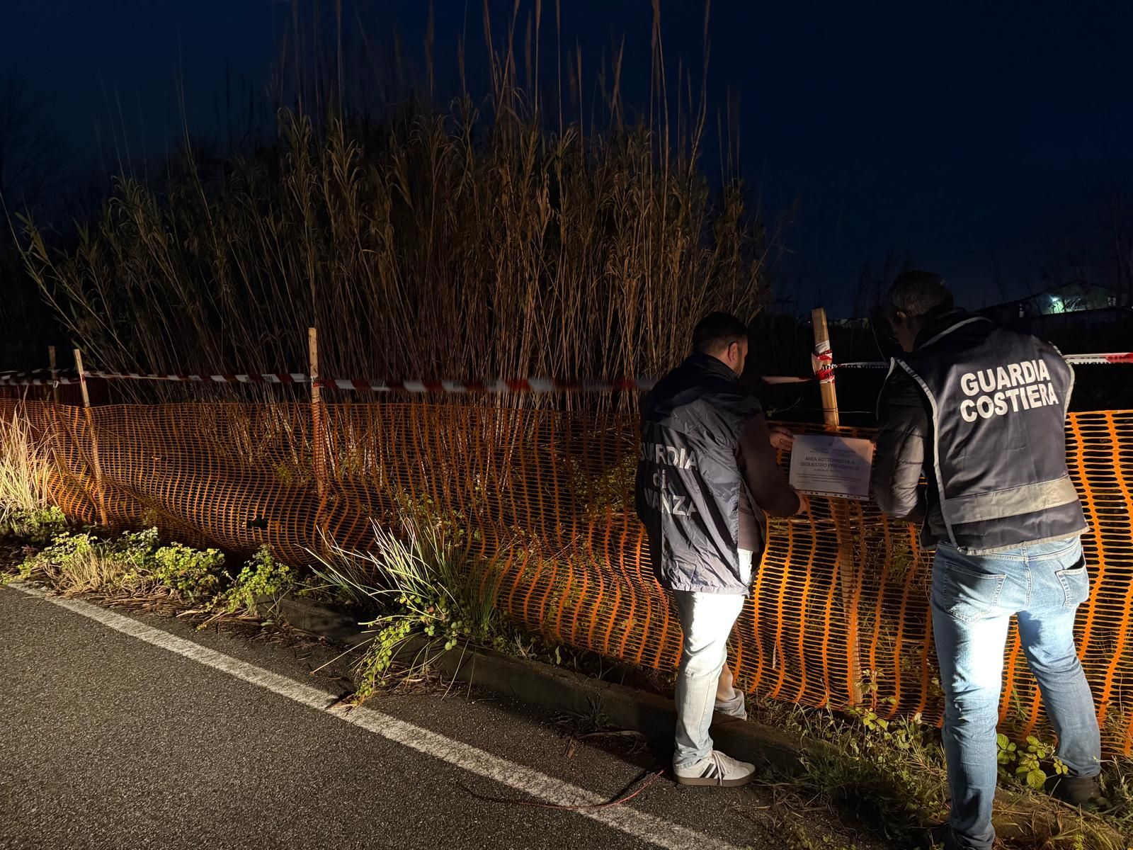 Lamezia, scarichi abusivi inquinavano il torrente Cantagalli: sequestrata un’area di 60 mq – FOTO