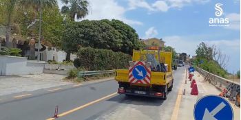 Danneggiato dal Ciclone Ulrike, riaperto tratto della SS18 Tirrena Inferiore ad Acquappesa – VIDEO