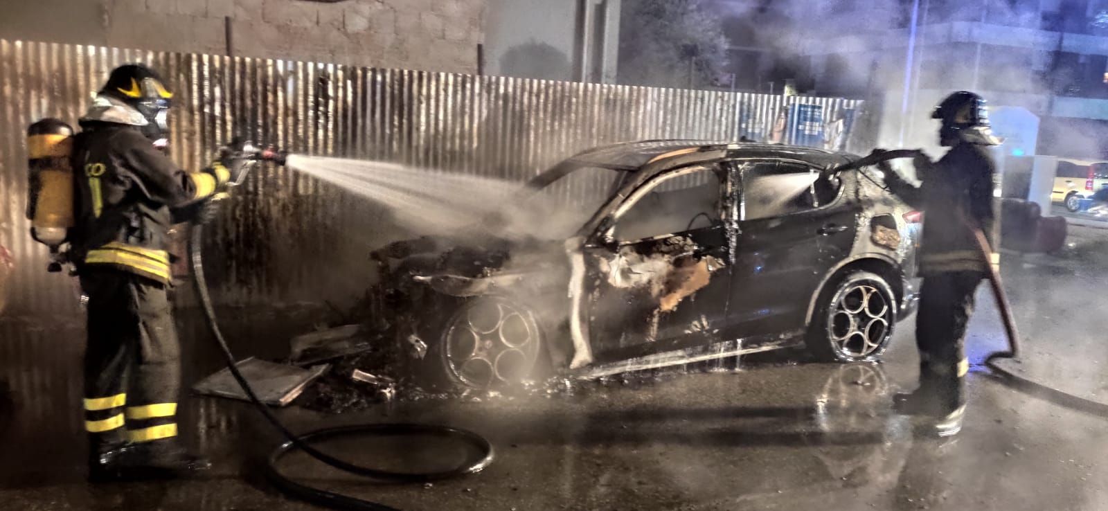 Corigliano Rossano, auto in fiamme in pieno centro: è la 51ª nel 2021