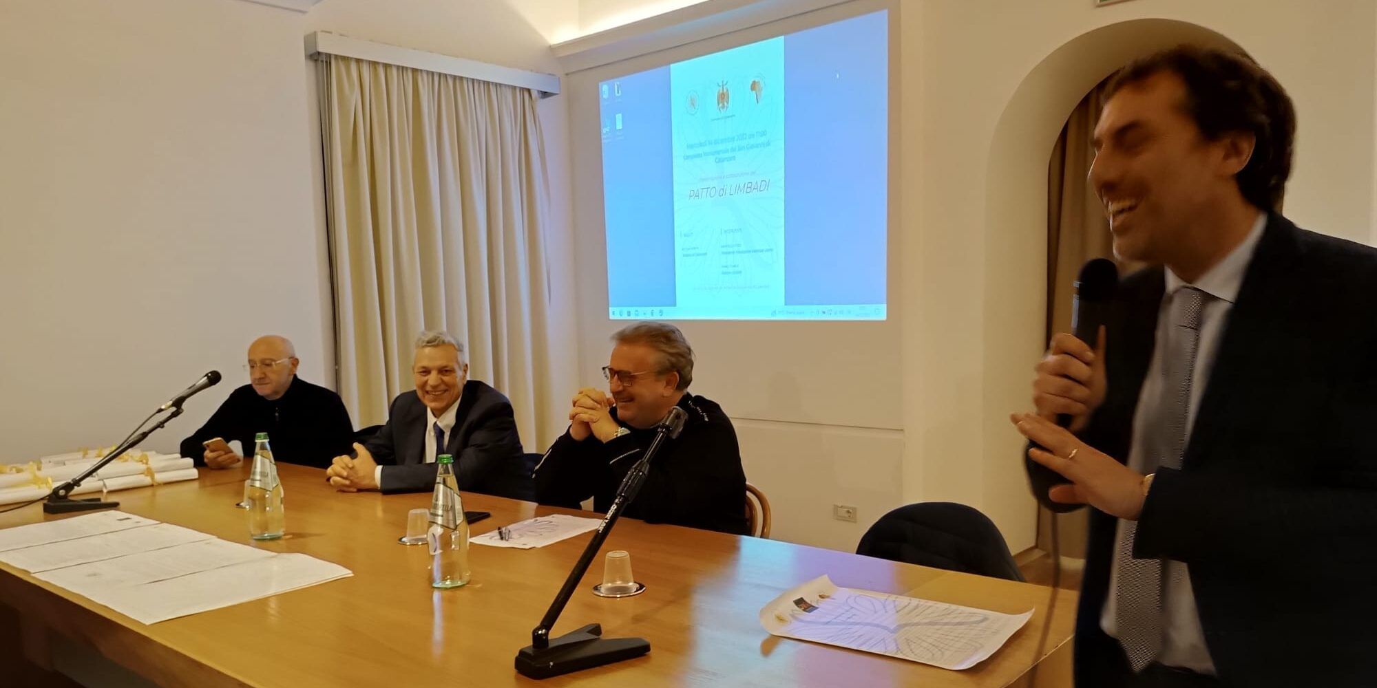 Racket e usura, i sindaci del catanzarese firmano il “patto di Limbadi”