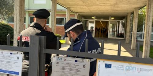 Insegnante accoltellata a scuola da uno studente