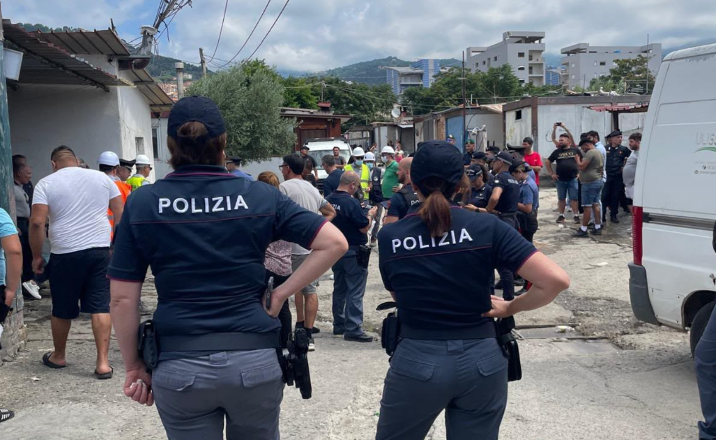 Scordovillo, avviato lo sgombero delle prime abitazioni. Ferro: «Intervento senza precedenti»