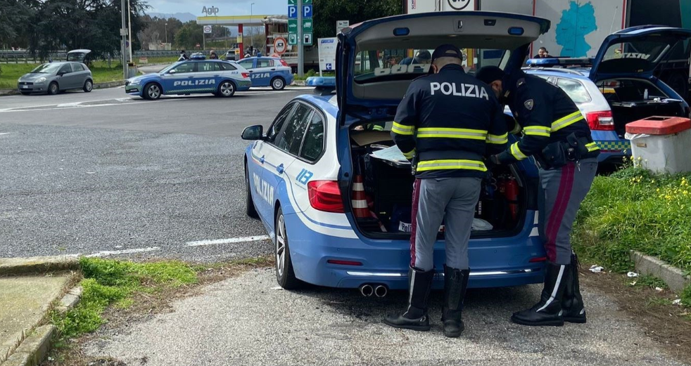 Camionista ubriaco semina il panico sull’A2 tra Mileto e Rosarno, fermato dalla Stradale