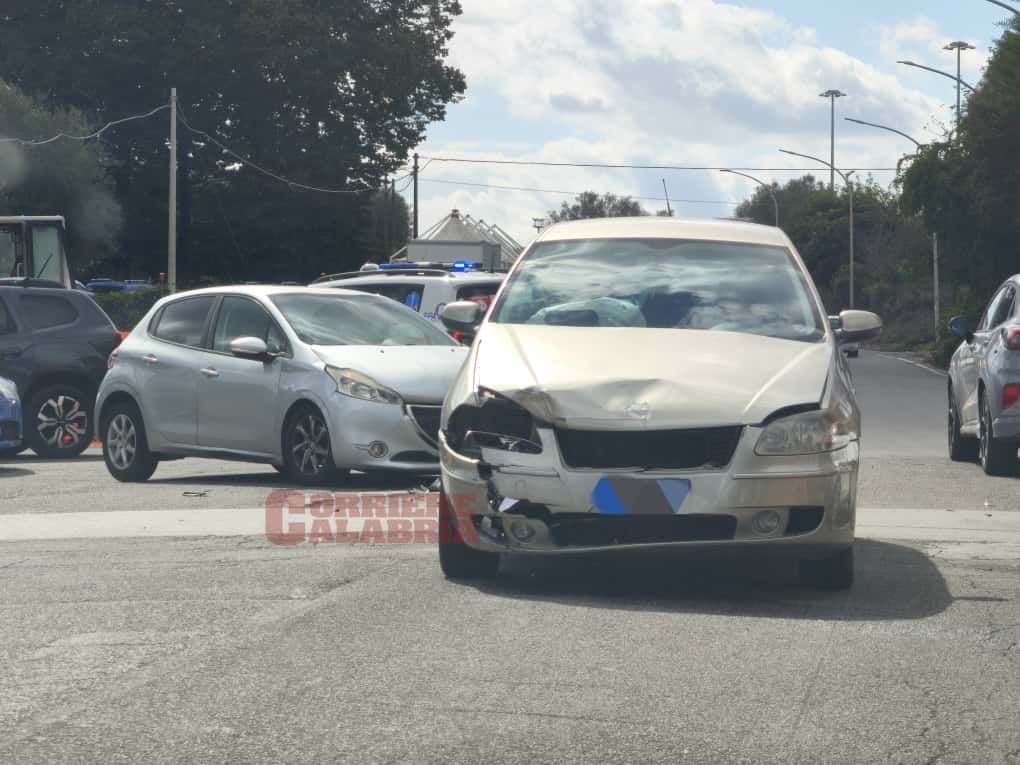 Incidente a Vibo, scontro tra due auto sulla Statale 18