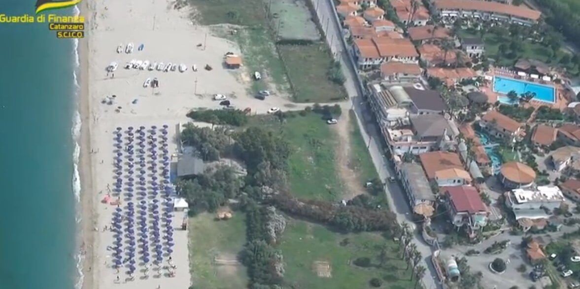 ‘Ndrangheta, cadono le accuse per due avvocati e l’ex dirigente del Turismo. Assolti anche i fratelli Anello