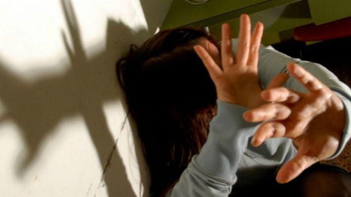 Disabile vittima di violenze sessuali. Il “gioco” degli aguzzini e i video divulgati nel Catanzarese