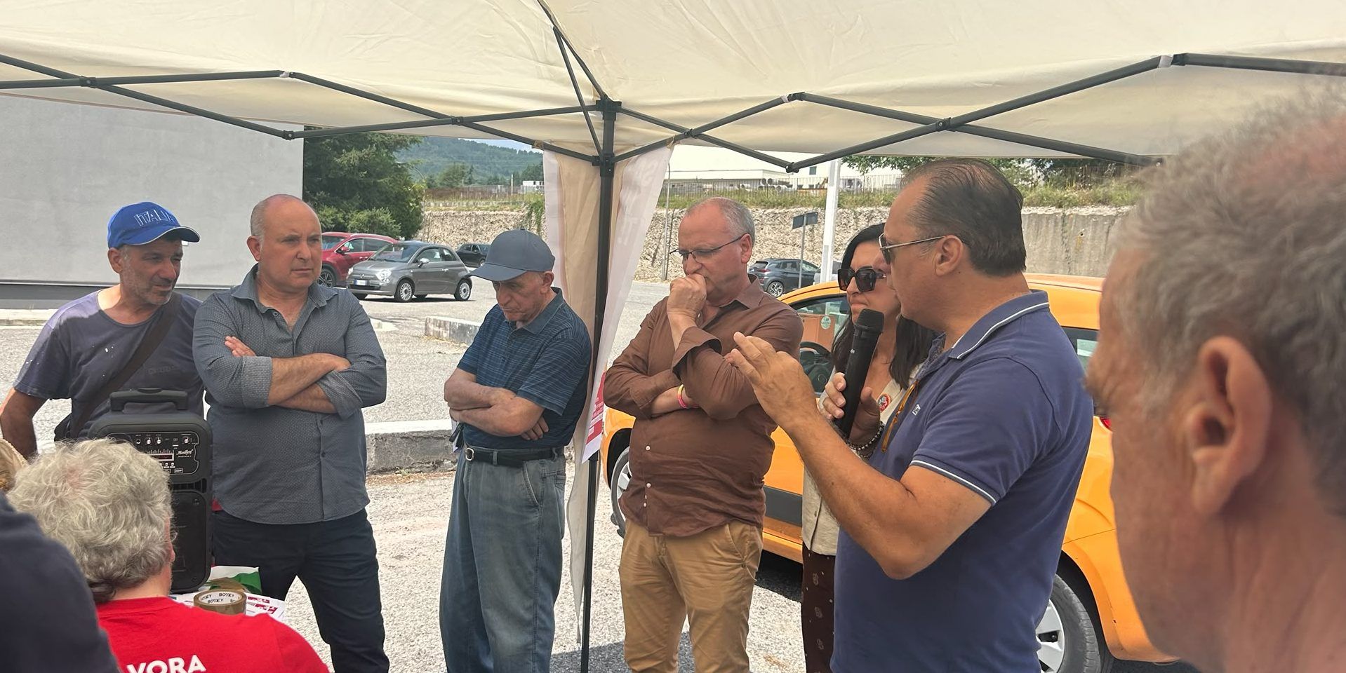 Sanità pubblica e lavoro, centinaia di firme a Serra San Bruno per le due leggi popolari della Cgil