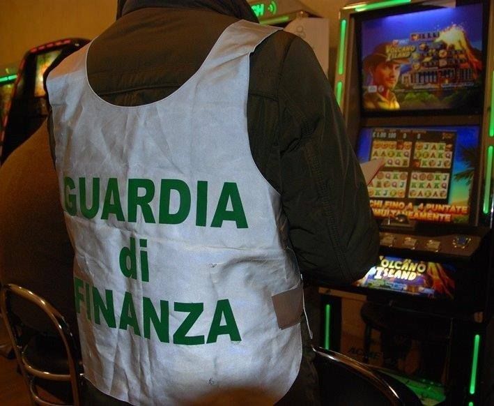 Altomonte, sequestrate slot machine illegali
